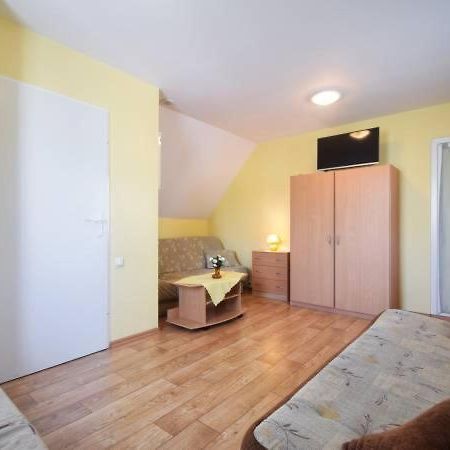 Zolty Domek Apartment Dzwirzyno Luaran gambar