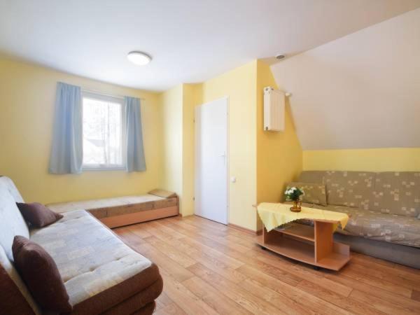 Zolty Domek Apartment Dzwirzyno Luaran gambar